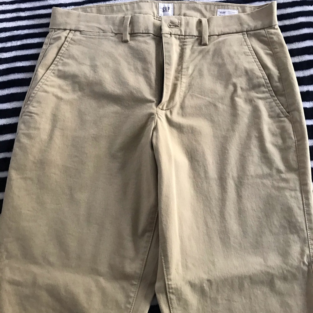 Gap khakis size 30-31